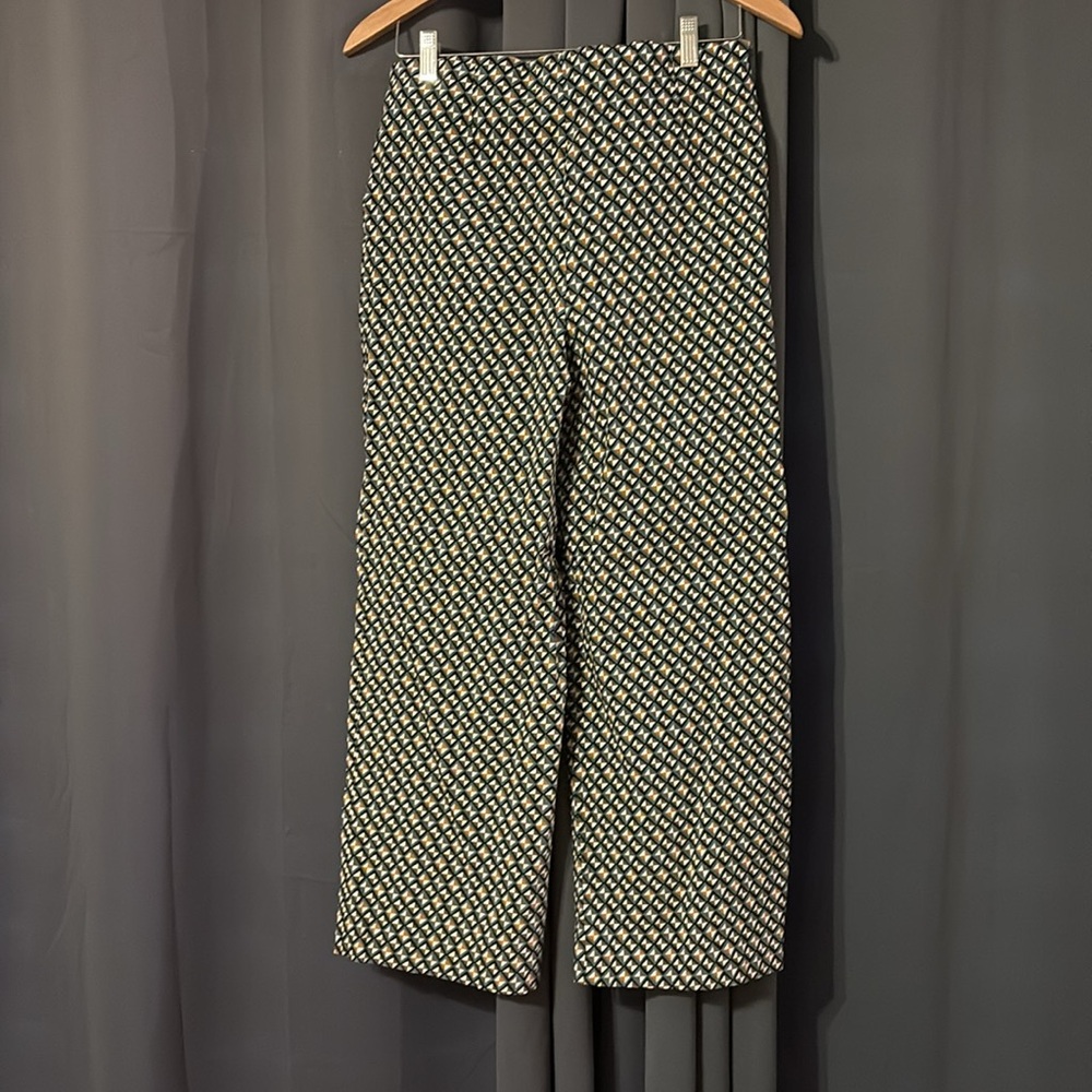 Geometric Patterned Cropped Pants - Picture 2 of 8